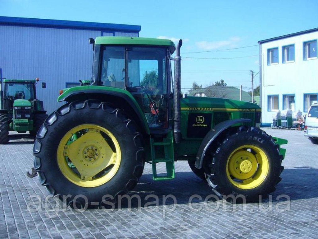 Oldtimer-Traktor of the type John Deere 6800, Neumaschine in Горохів (Picture 2)