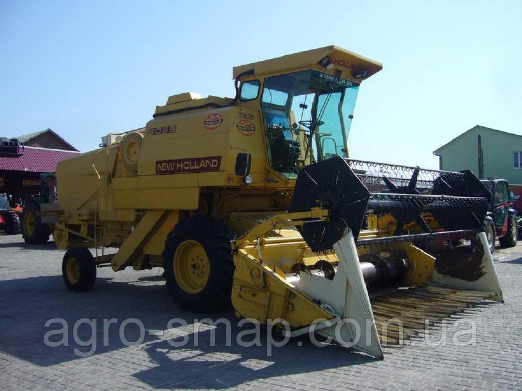 Oldtimer-Mähdrescher van het type New Holland 8055, Neumaschine in Горохів (Foto 1)