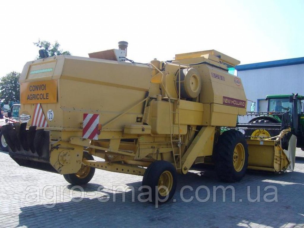 Oldtimer-Mähdrescher del tipo New Holland 8055, Neumaschine en Горохів (Imagen 4)