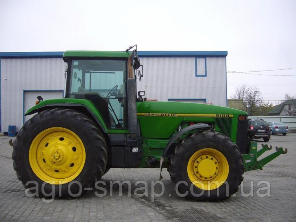 Oldtimer-Traktor del tipo John Deere 8100, Neumaschine en Горохів (Imagen 1)