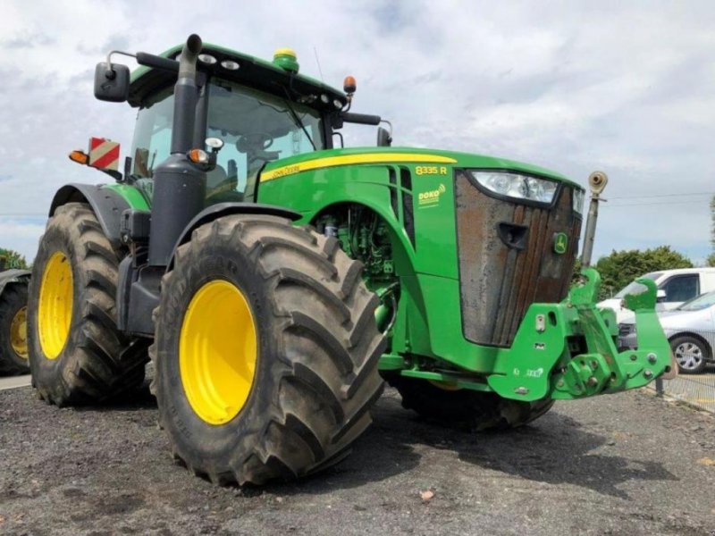 Oldtimer-Traktor des Typs John Deere 8335R, Neumaschine in Не обрано (Bild 1)