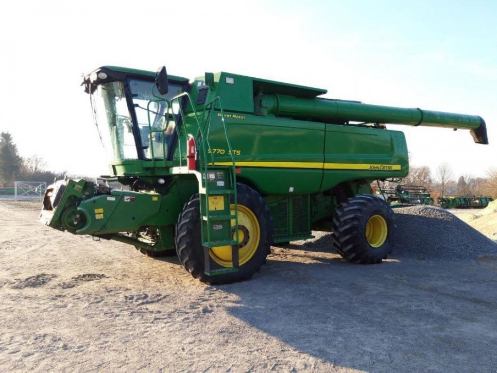 Oldtimer-Mähdrescher van het type John Deere 9770 STS Bullet Rotor, Neumaschine in Рівне (Foto 1)