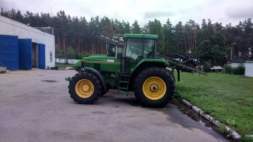 Oldtimer-Traktor del tipo John Deere 7700, Neumaschine en Подворки (Imagen 3)