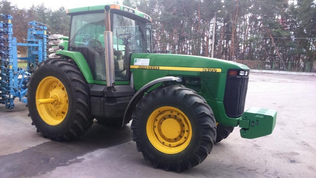 Oldtimer-Traktor tipa John Deere 8400, Gebrauchtmaschine u Подворки (Slika 2)