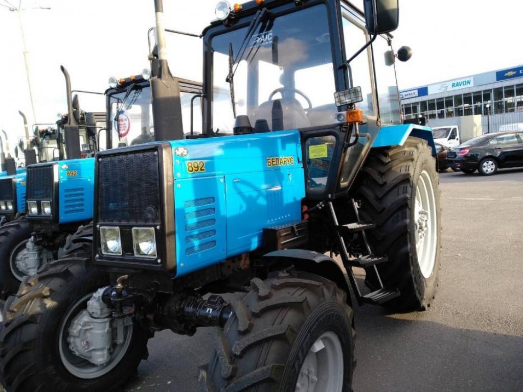 Oldtimer-Traktor του τύπου Belarus Беларус-892.2, Neumaschine σε Полтава (Φωτογραφία 2)