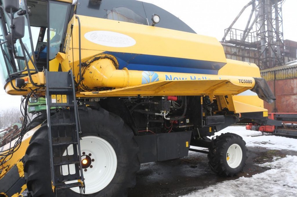 Oldtimer-Mähdrescher del tipo New Holland TC5080, Gebrauchtmaschine In Кропивницький (Immagine 3)