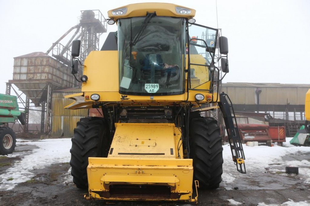 Oldtimer-Mähdrescher typu New Holland TC5080, Gebrauchtmaschine v Кропивницький (Obrázek 1)