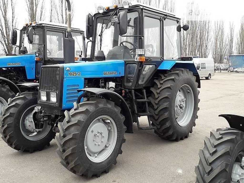 Oldtimer-Traktor del tipo Belarus Беларус-1025.2, Neumaschine en Київ (Imagen 1)