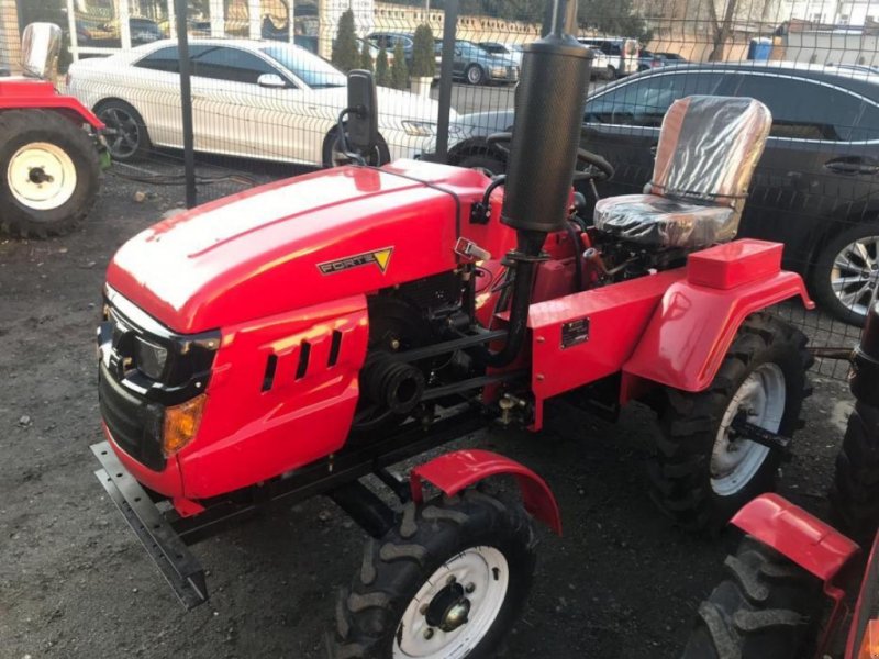 Oldtimer-Traktor tipa Antonio Carraro V 80, Neumaschine u Суми (Slika 1)