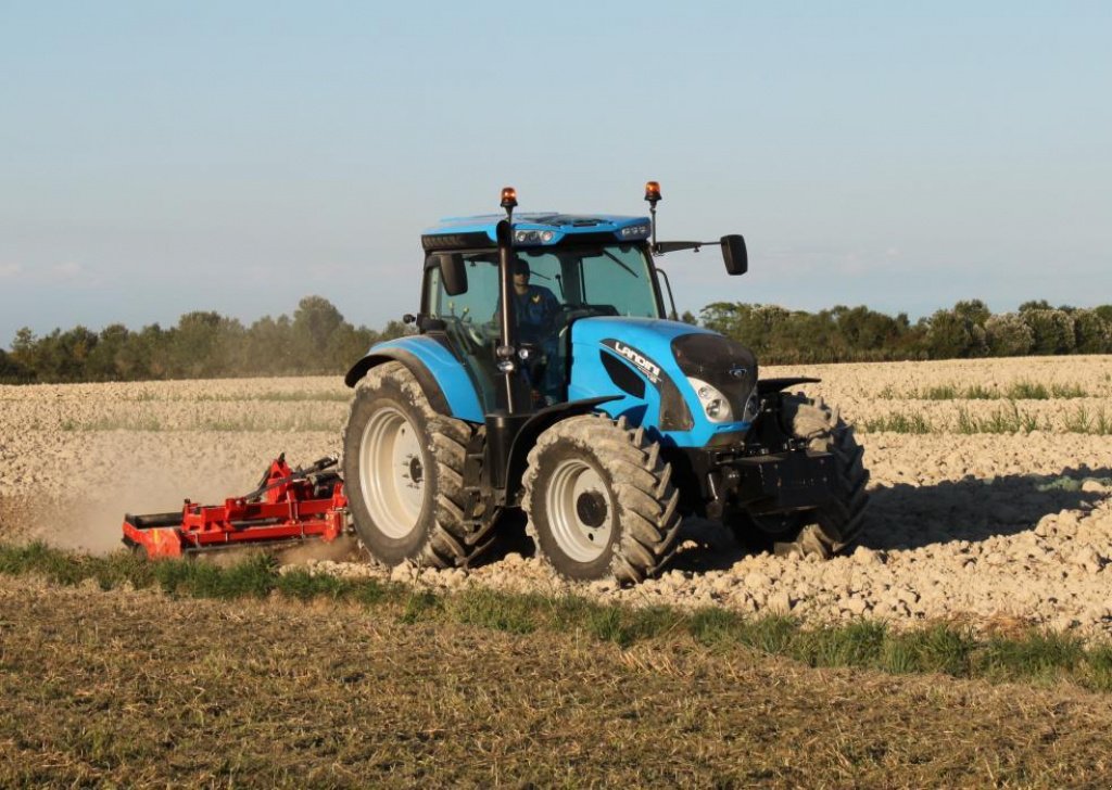 Oldtimer-Traktor του τύπου Landini 7-230, Neumaschine σε Київ (Φωτογραφία 3)