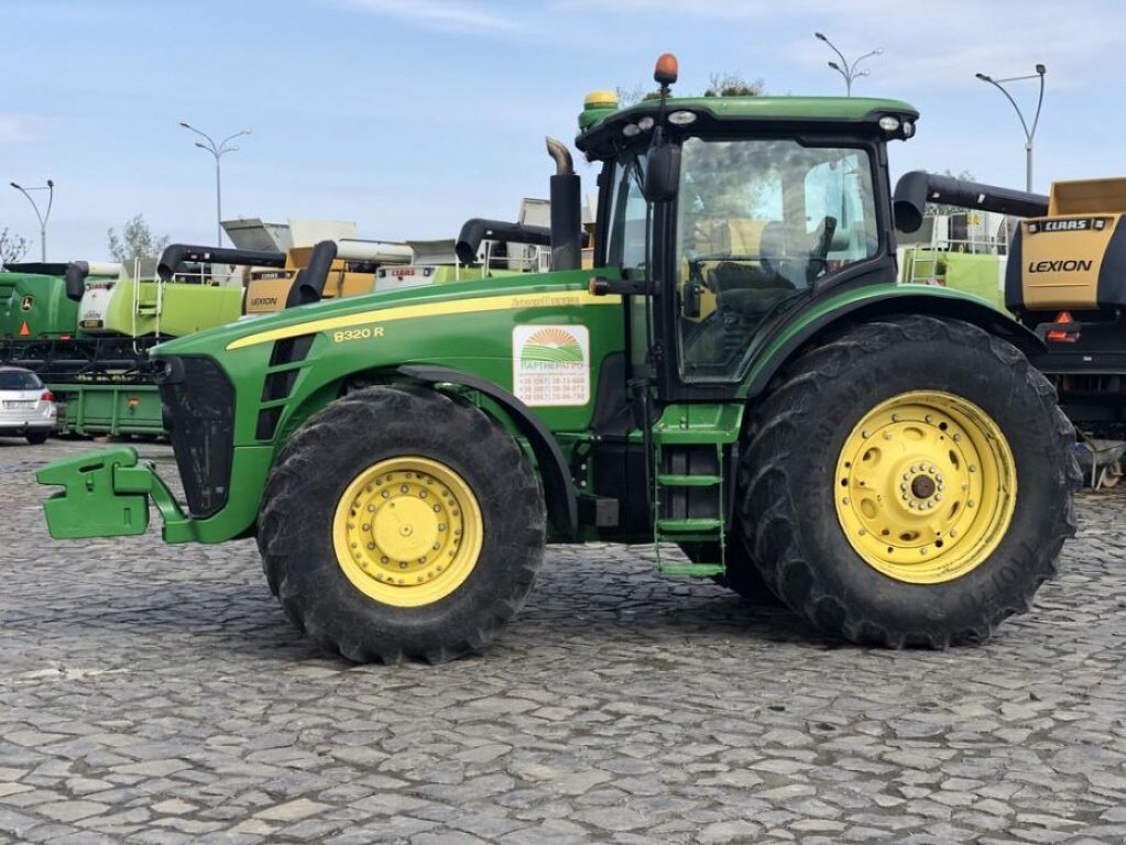 Oldtimer-Traktor du type John Deere 8320R, Neumaschine en Рівне (Photo 5)