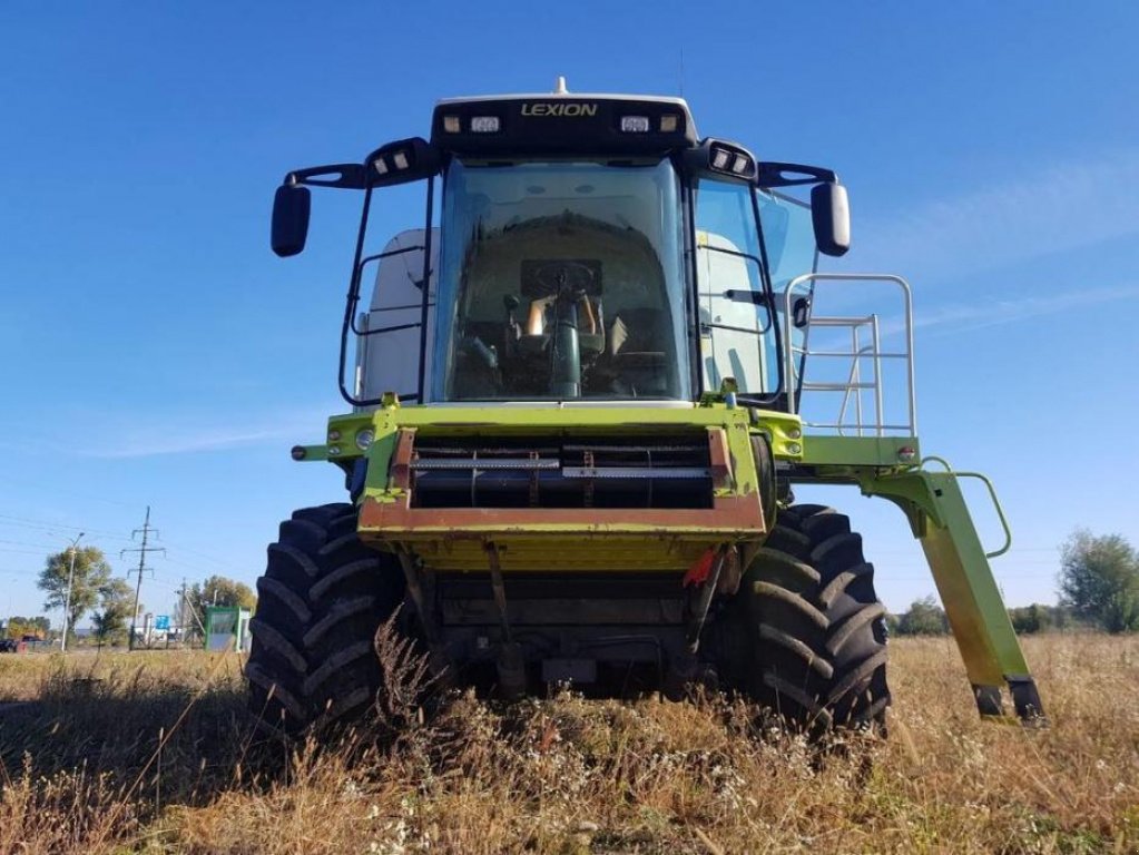 Oldtimer-Mähdrescher Türe ait CLAAS Lexion 580, Neumaschine içinde Путрівка (resim 12)