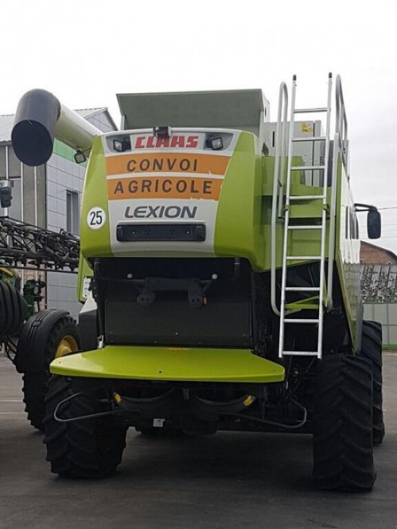 Oldtimer-Mähdrescher of the type CLAAS Lexion 570, Neumaschine in Путрівка (Picture 8)