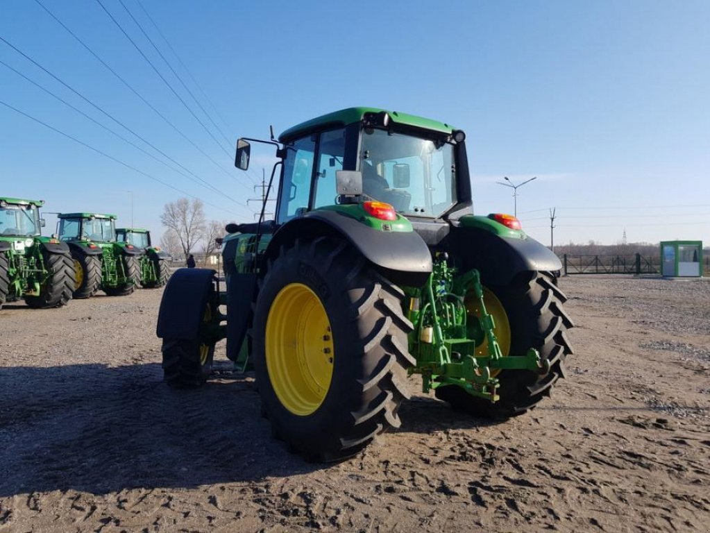 Oldtimer-Traktor des Typs John Deere 6140M, Neumaschine in Путрівка (Bild 10)