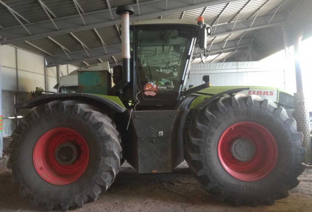 Oldtimer-Traktor del tipo CLAAS Xerion 3800 Trac, Neumaschine en Красилів (Imagen 2)