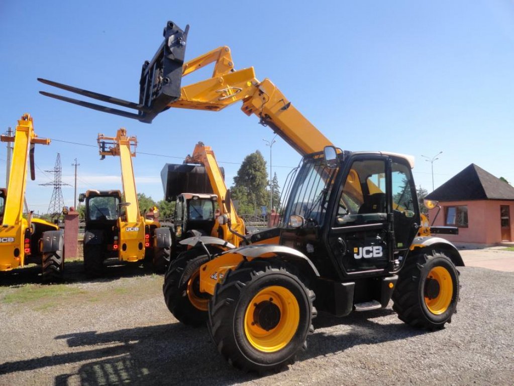 Teleskopstapler des Typs JCB 531-70, Neumaschine in Антополь (Bild 1)