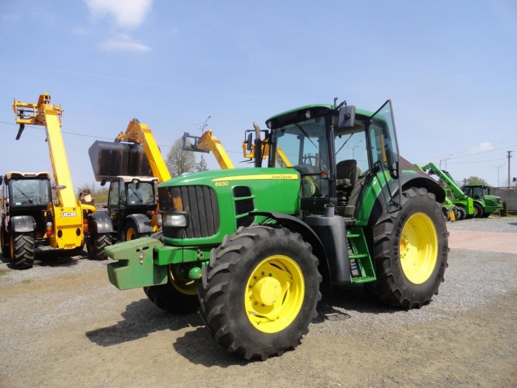 Oldtimer-Traktor del tipo John Deere 6930, Neumaschine In Антополь (Immagine 1)