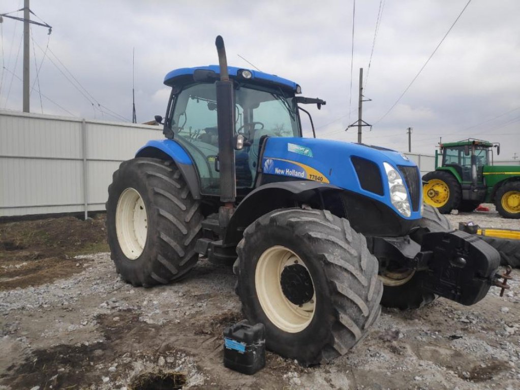 Oldtimer-Traktor del tipo New Holland T7040, Neumaschine In Дніпро (Immagine 3)