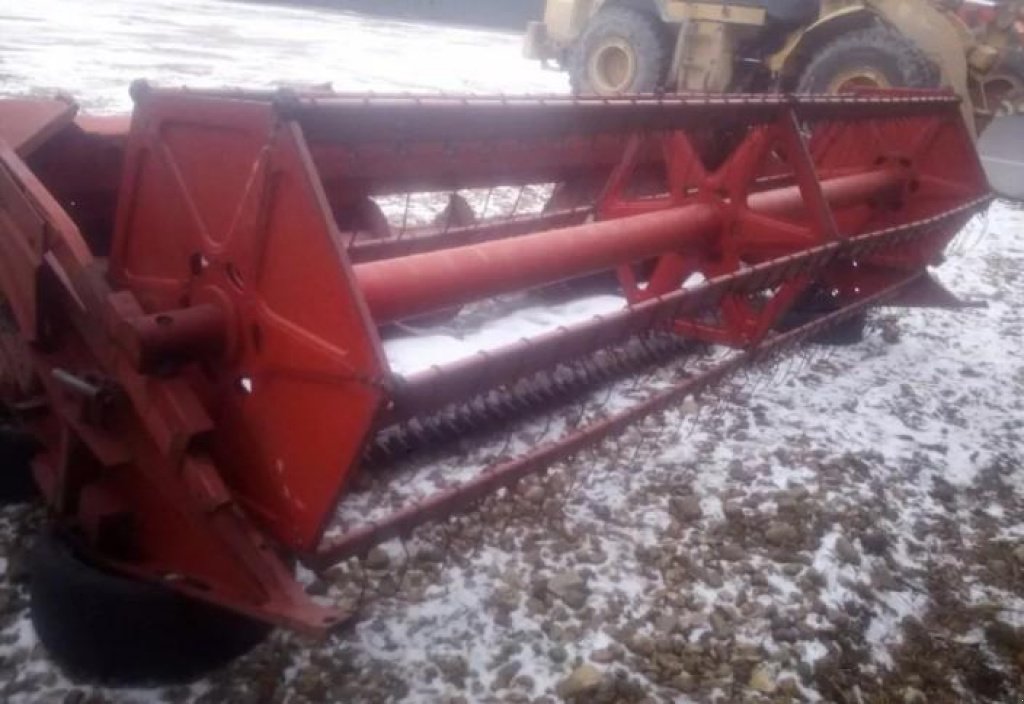 Oldtimer-Mähdrescher of the type Massey Ferguson 835, Neumaschine in Вінниця (Picture 3)