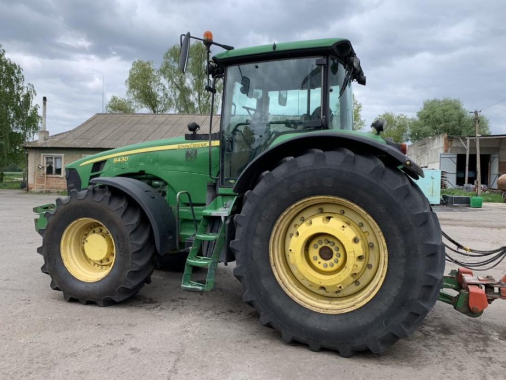 Oldtimer-Traktor van het type John Deere 8430, Gebrauchtmaschine in Макаров (Foto 3)