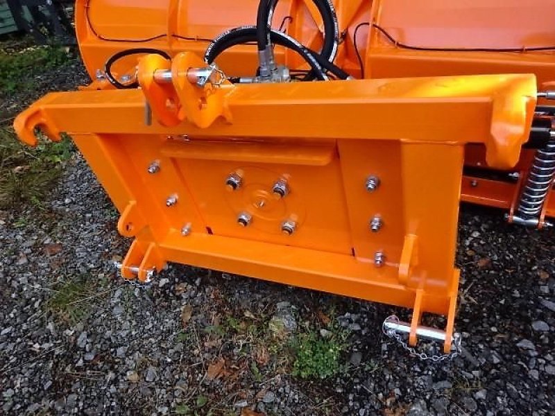 Schneepflug tipa M&H Schneeschild 3 Meter SP -  Hydraulisch schwenkbar- mit Anfahrsicherung, Neumaschine u Neureichenau (Slika 31)