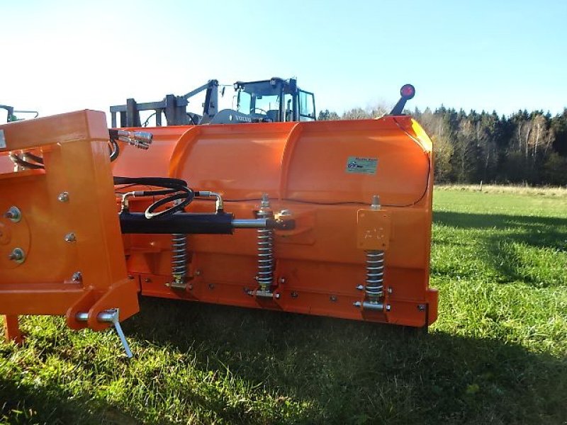 Schneepflug van het type H-L-M SP-H 270 -H- hydraulisch schwenkkbar- auch in Größen 2,5- Meter - 2,7 Meter- 3- Meter- 3,3, Meter, Neumaschine in Neureichenau (Foto 7)