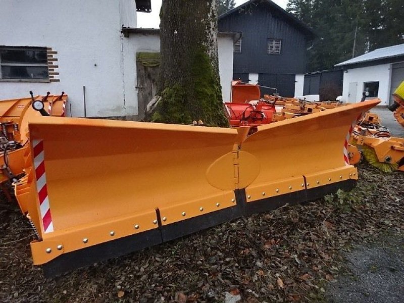 Schneepflug of the type New Agro Vario M - 330 - Varioschneepflug, Neumaschine in Neureichenau (Picture 19)