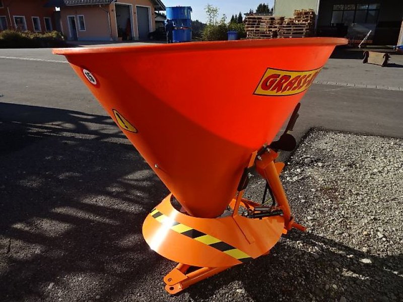 Schneepflug tip Bellon Mit 056-1 / 056 2- Salzstreuer m . hydrl. Schieber- Neu - mit Abdeckplane- Trichterstreuer - mit 300 oder 600 Liter Inhalt, Neumaschine in Neureichenau (Poză 1)