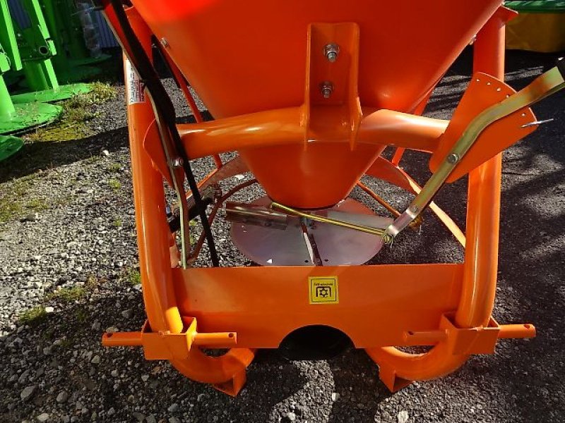 Schneepflug tip Bellon Mit 056-1 / 056 2- Salzstreuer m . hydrl. Schieber- Neu - mit Abdeckplane- Trichterstreuer - mit 300 oder 600 Liter Inhalt, Neumaschine in Neureichenau (Poză 4)