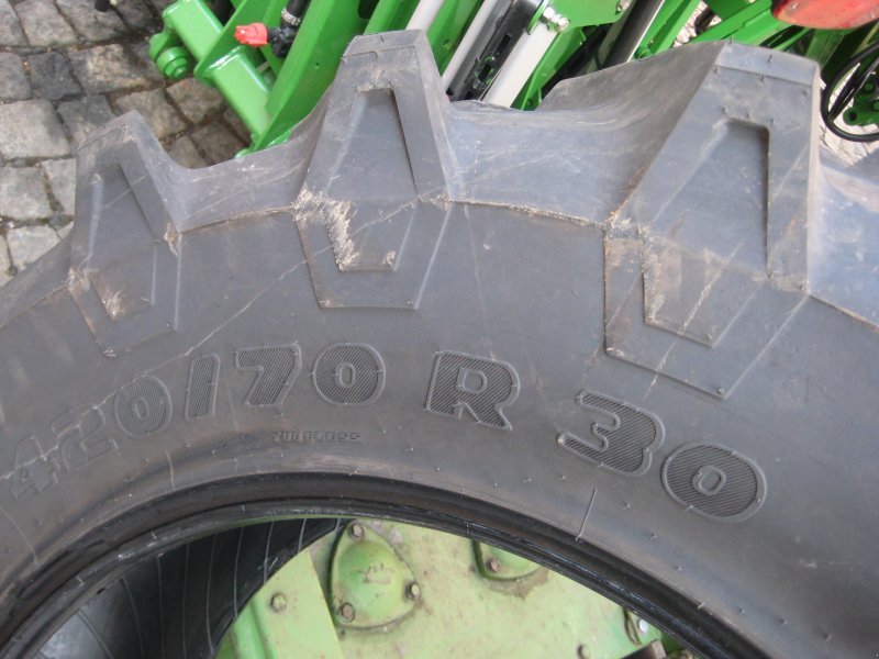 Reifen of the type Trelleborg 420/70 R 30, Ausstellungsmaschine in Freising (Picture 1)