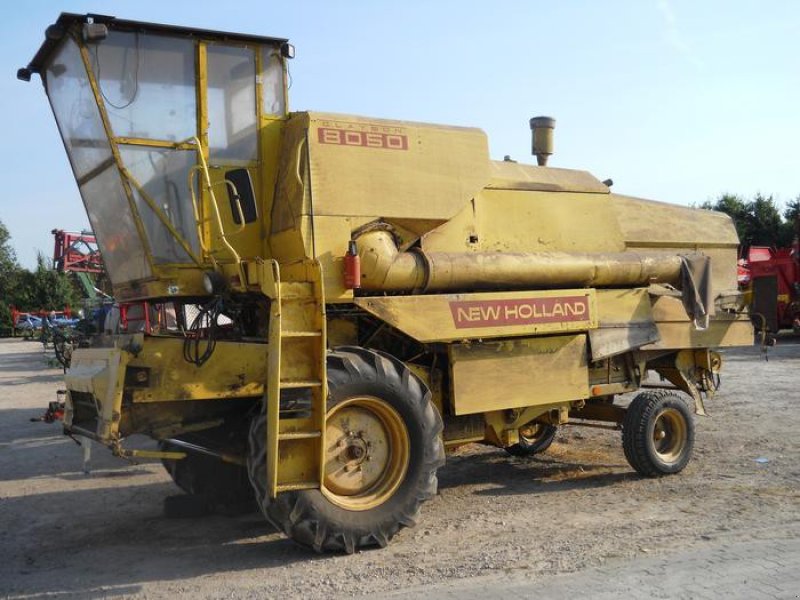 New Holland 8050 Combine harvester - technikboerse.com