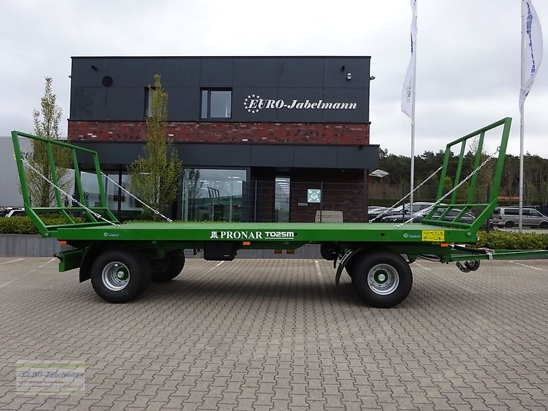 Ballentransportwagen van het type PRONAR 2-achs Anhänger, Ballenwagen, Strohwagen, TO 25 M; 12,0 to, Neumaschine in Itterbeck (Foto 4)