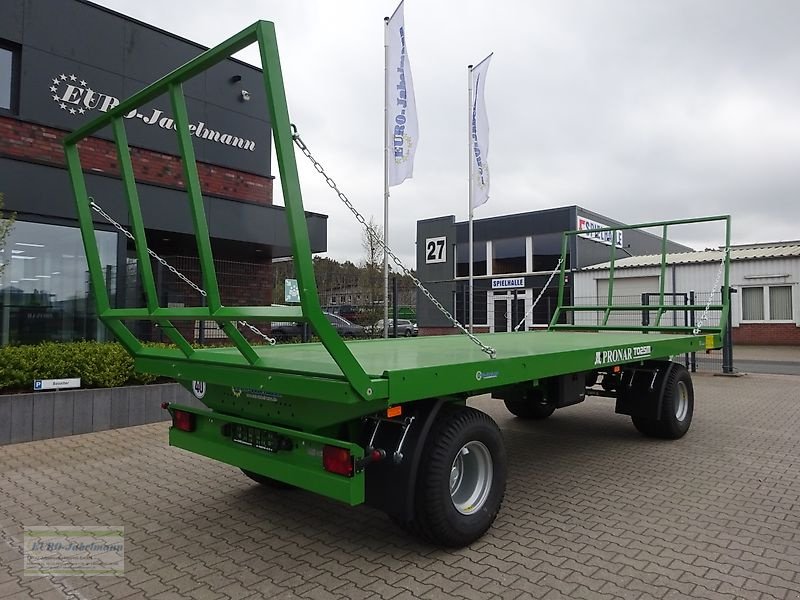 Ballentransportwagen van het type PRONAR 2-achs Anhänger, Ballenwagen, Strohwagen, TO 25 M; 12,0 to, Neumaschine in Itterbeck (Foto 7)