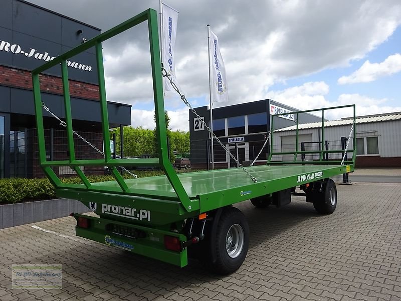 Ballentransportwagen van het type PRONAR 3-achs Ballenwagen, TO 26 M, Staukasten, Kotflüger, TÜV, 18 to, NEU, Neumaschine in Itterbeck (Foto 7)