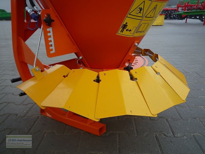 Schneepflug des Typs PRONAR Sand-Salz-Streuer PS 250 mit Gelenkwellenantrieb überjährig, Gebrauchtmaschine in Itterbeck (Bild 6)