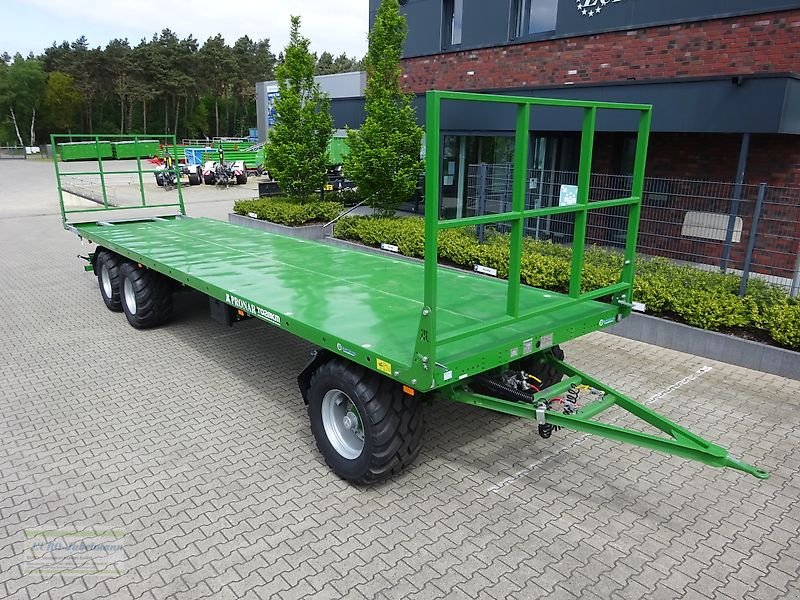 Ballentransportwagen van het type PRONAR 3-achs Anhänger, Ballenwagen, Strohwagen, TO 28 KM, 24 to, NEU, Neumaschine in Itterbeck (Foto 25)