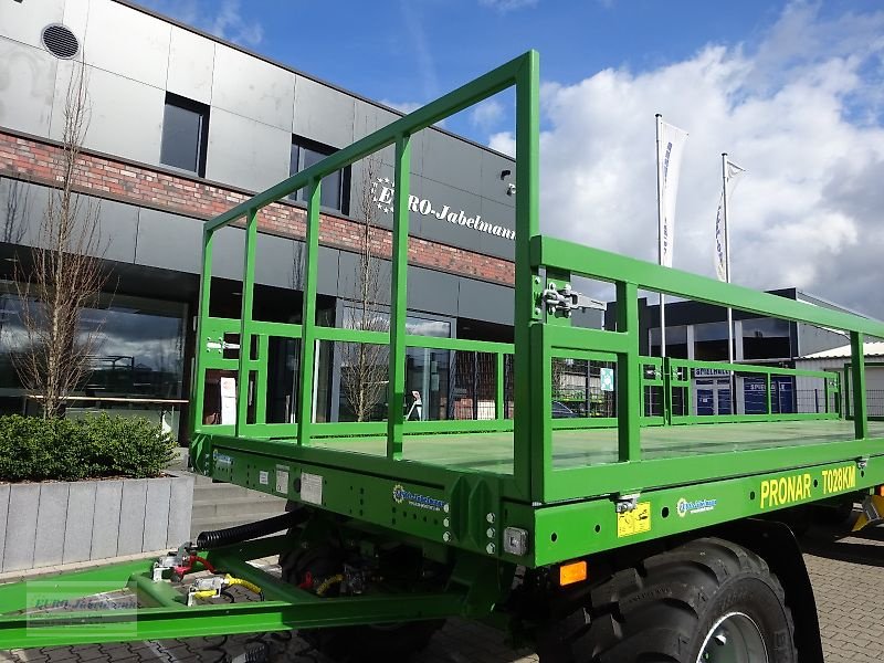 Ballentransportwagen van het type PRONAR Flachwagen für Ballen- Kartoffelkisten- Gemüsekisten- und Obstkistentransport, TO 28, 24 to, NEU, Neumaschine in Itterbeck (Foto 4)