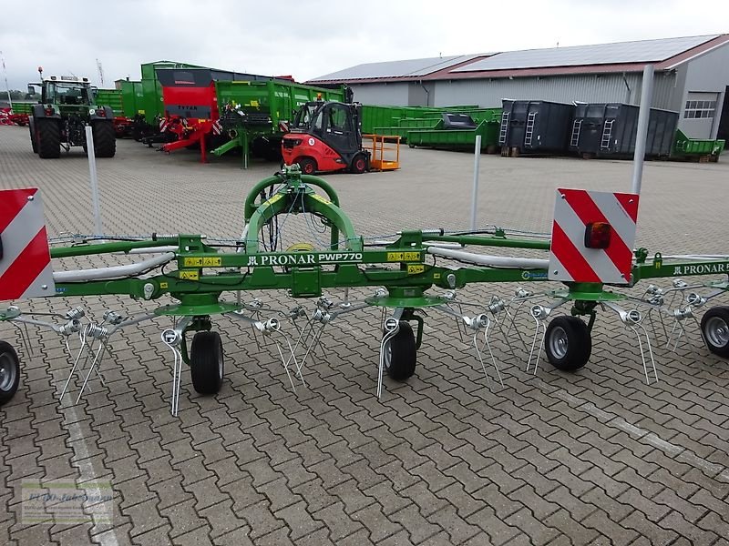 Kreiselheuer del tipo PRONAR Kreiselheuer, Kreiselwender, PWP 770, 7,70 m, inkl. Beleuchtungsanlage NEU, Neumaschine In Itterbeck (Immagine 18)