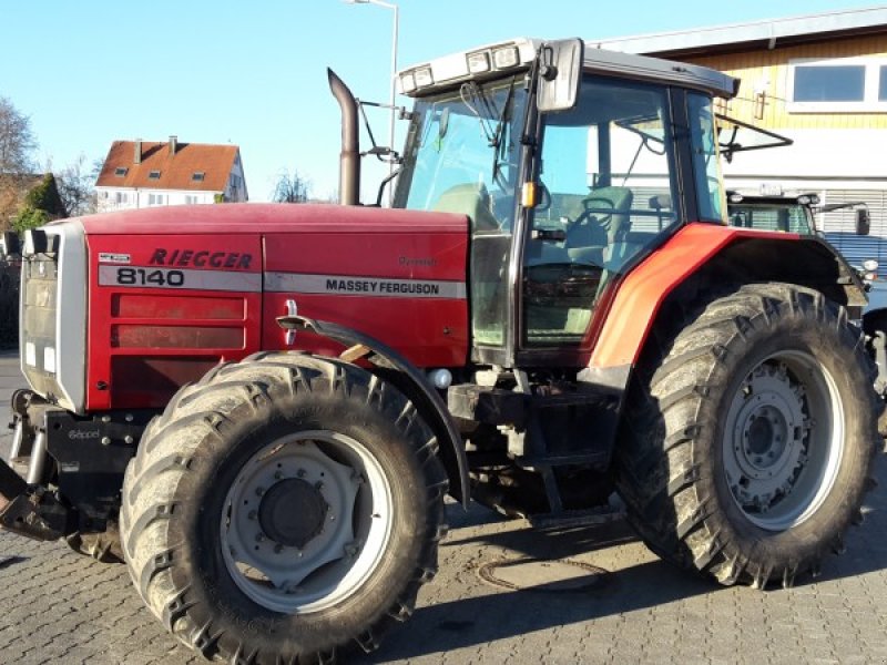 Massey Ferguson 8140 Tractor - technikboerse.com