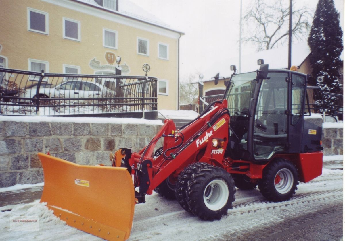 Hoflader tipa Fuchs F 1144 mit Kabine, Neumaschine u Tarsdorf (Slika 7)